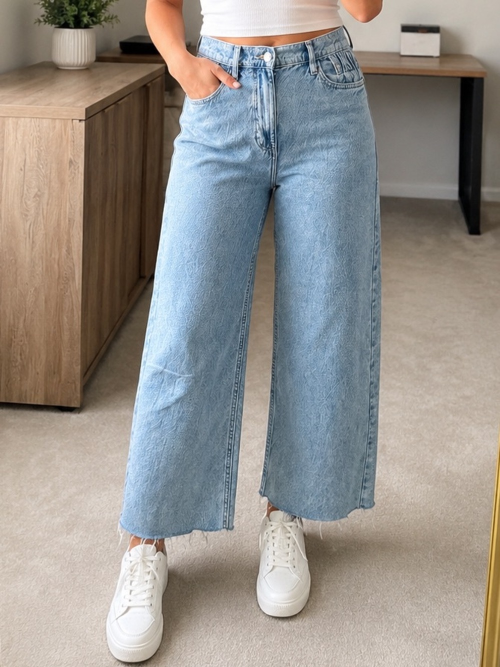Forever 21 High-Rise Wide Leg Raw Hem Jeans Light Wash Size M